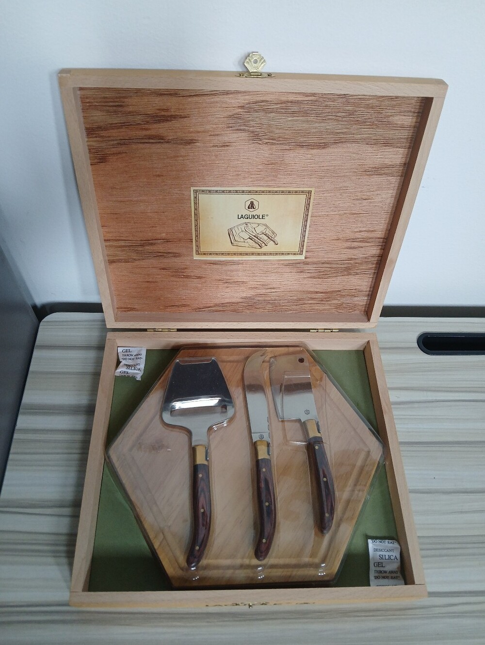 Laguiole France Cheese Knife Set With Cutting Board Charcuterie Gift Set NEW